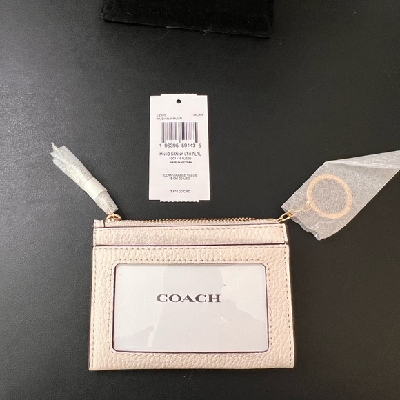 Coach gorgeous, NWT, Floral ID card case with split key ring in Gold/Chalk Multi - Picture 6 of 12